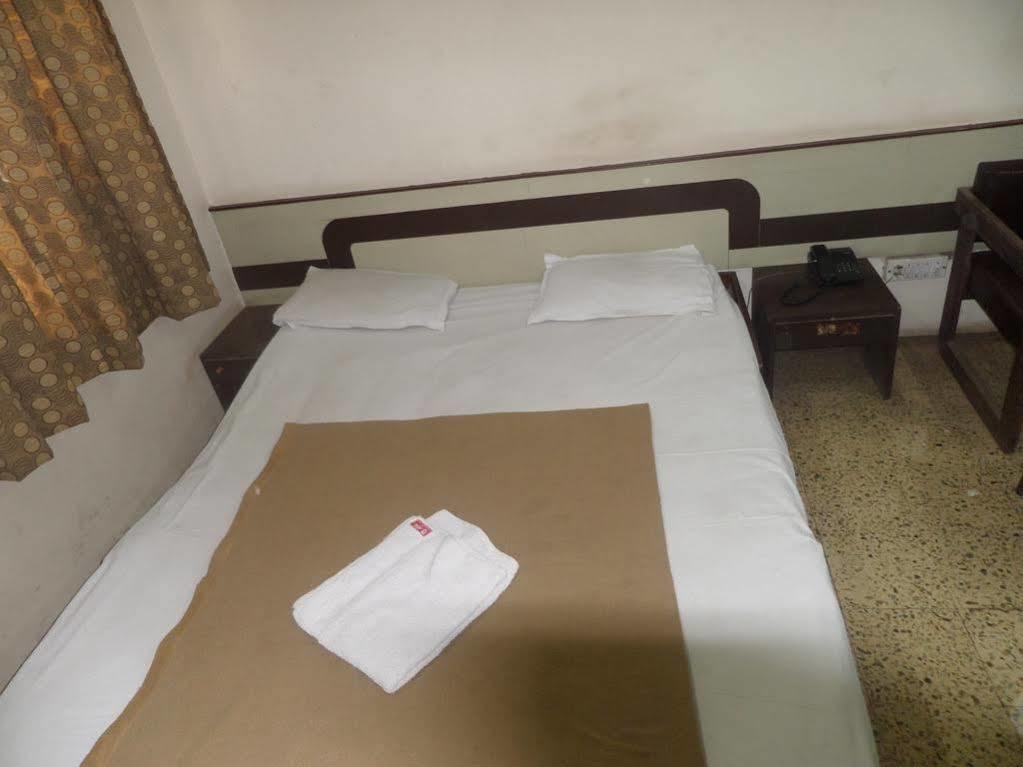 Hotel Shilpa Nashik Bagian luar foto